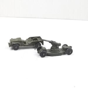 Vintage Tootsietoy Army Jeep Howitzer Cannon Trailer Diecast Lot USA